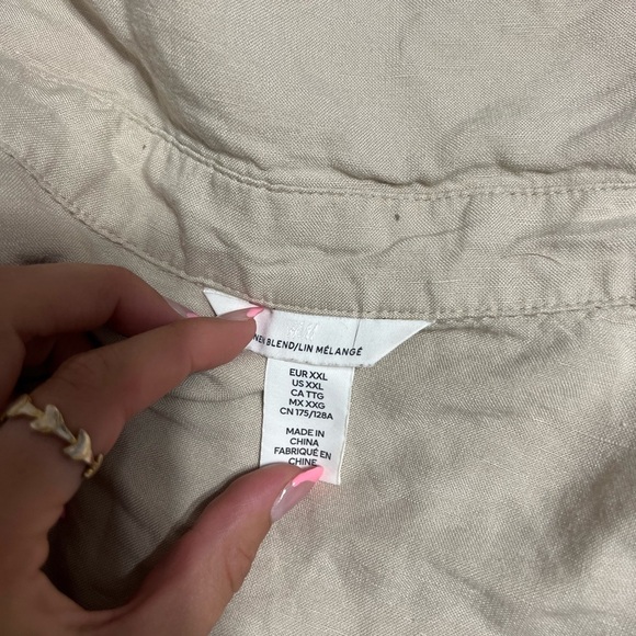 H&M BUTTON UP - Picture 10 of 10